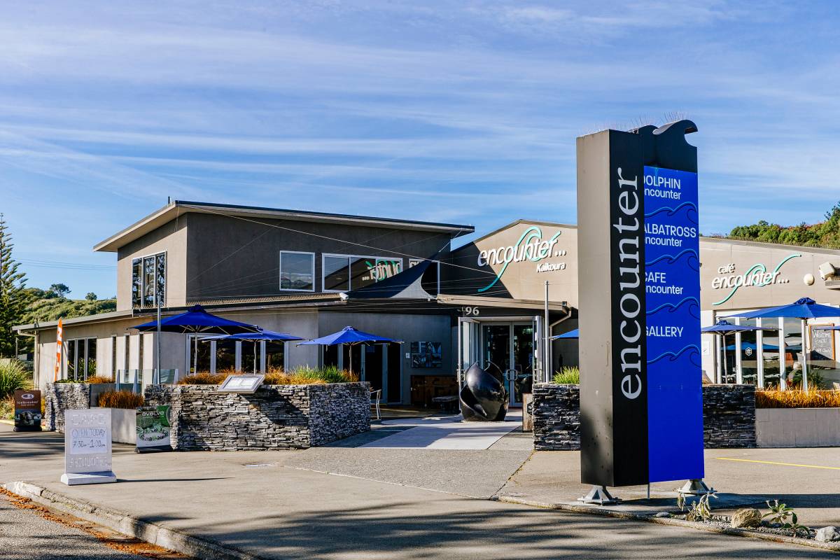 SAVOUR DELICIOUS LOCAL FARE AND WATERFRONT VIEWS AT OUR BEACHSIDE CAFÉ